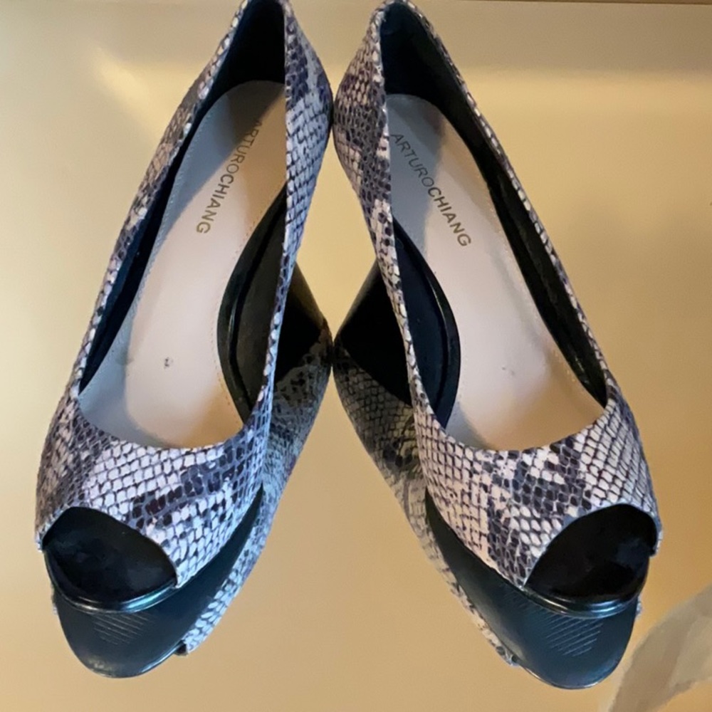 Comfy low wedge pumps.